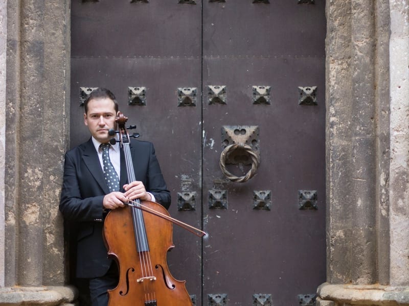 Israel Fausto con el violonchelo